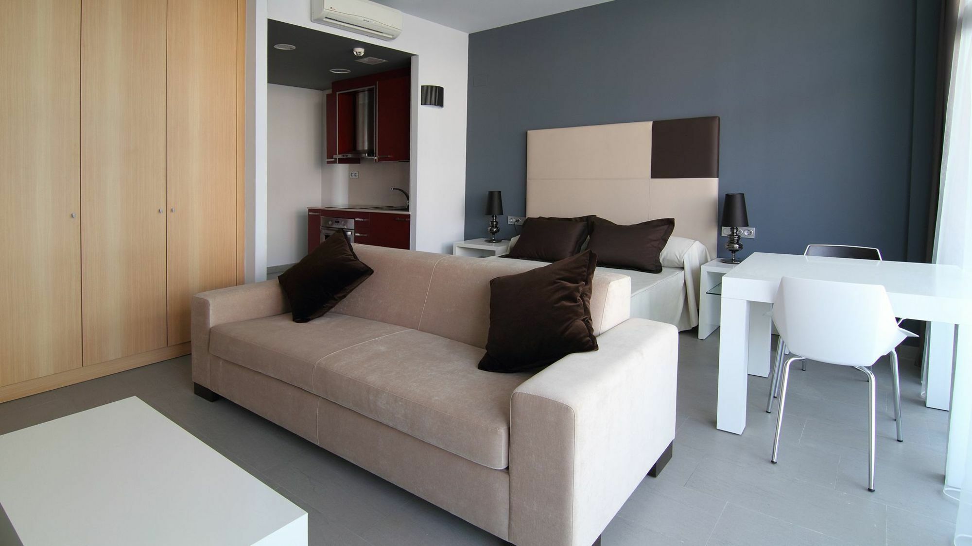 Aparthotel Four Elements Suites Salou Zewnętrze zdjęcie
