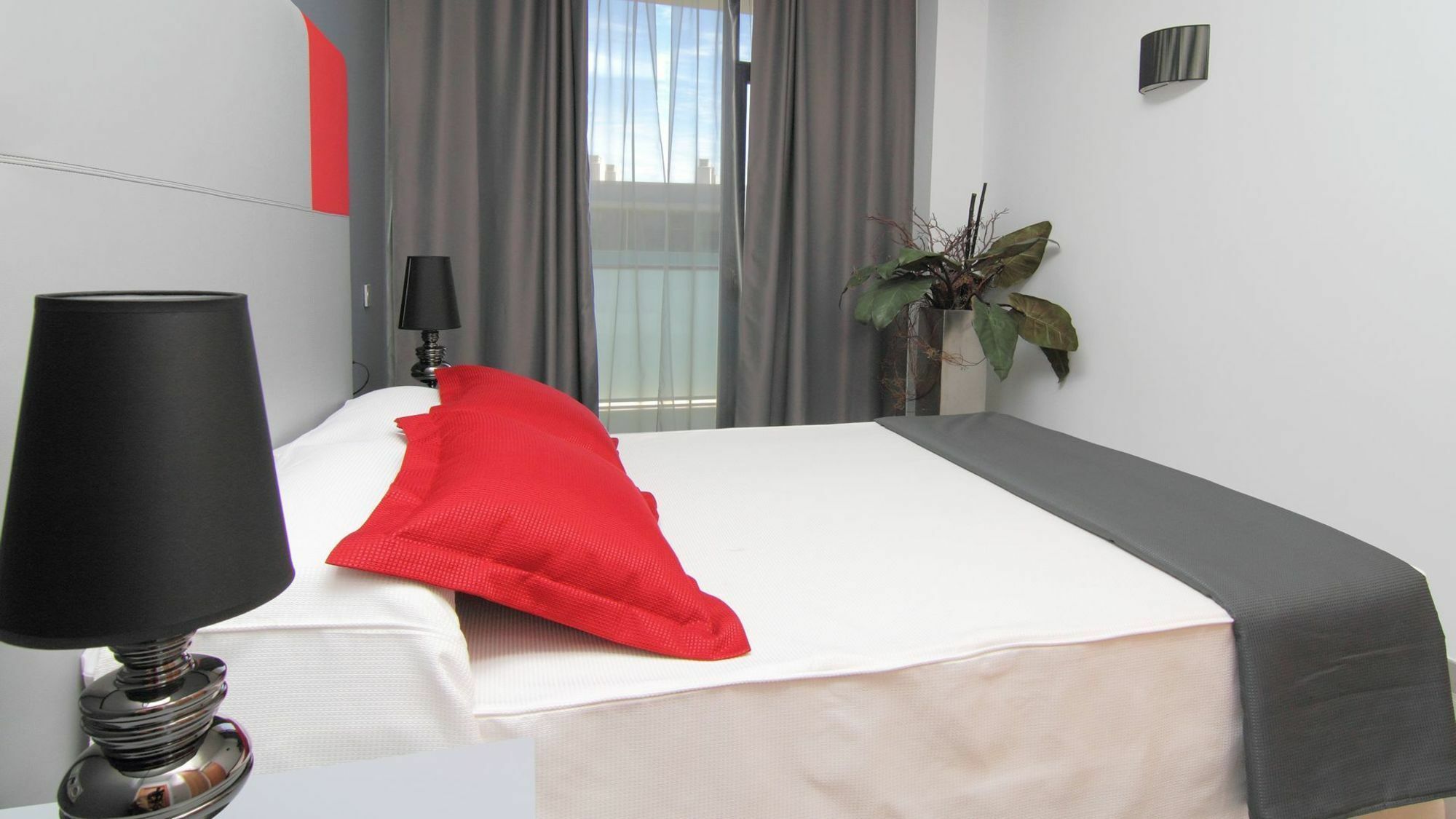 Aparthotel Four Elements Suites Salou Zewnętrze zdjęcie