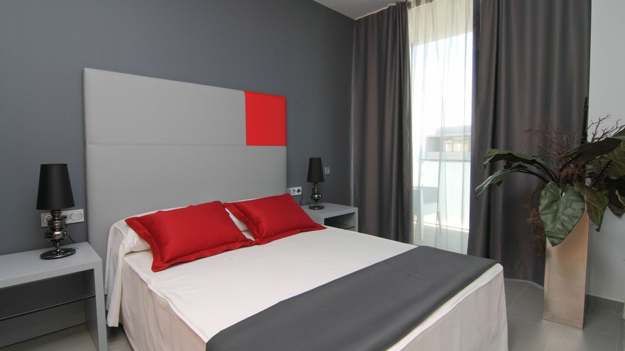 Aparthotel Four Elements Suites Salou Zewnętrze zdjęcie